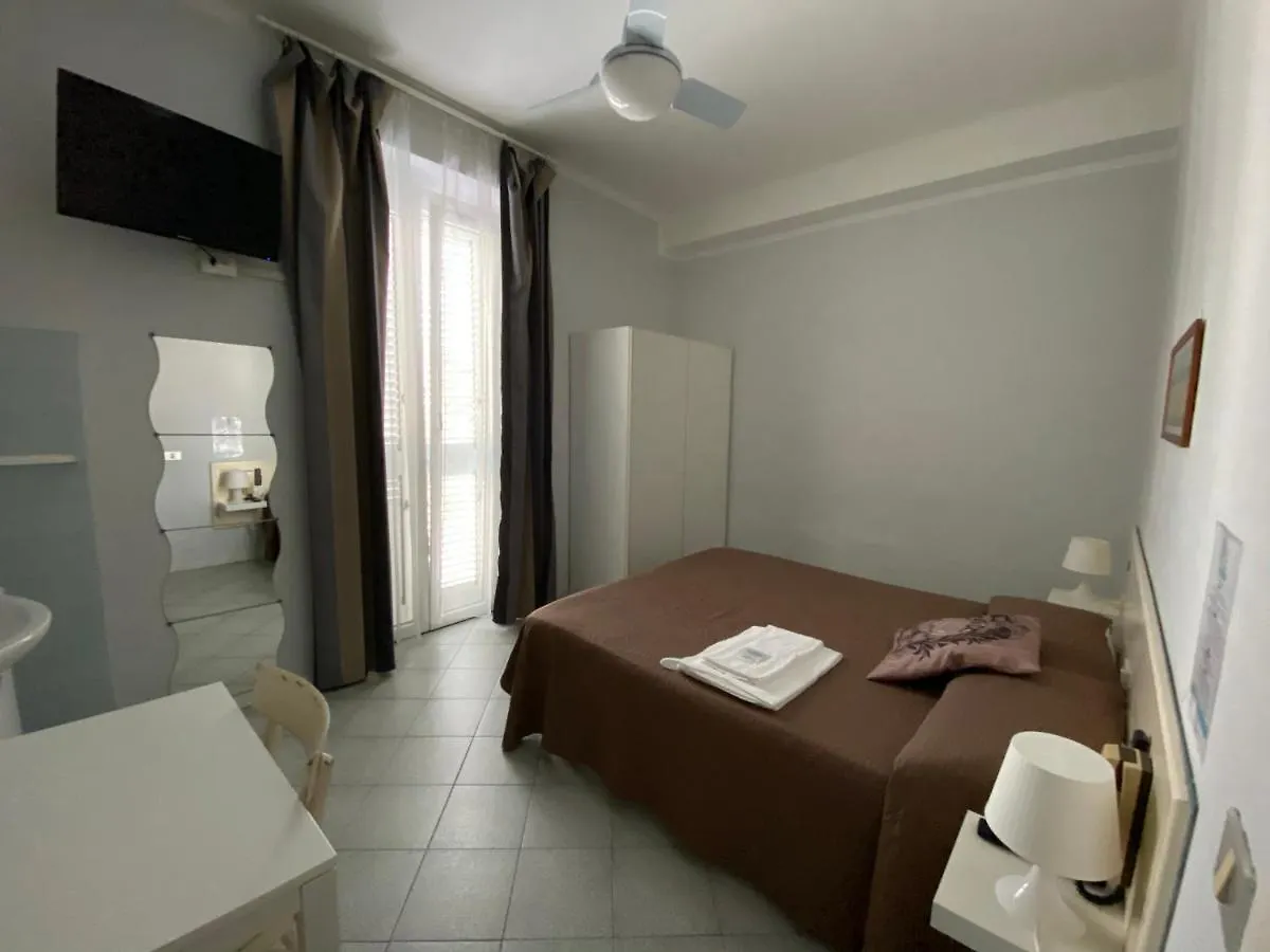 Hotel La Perla Marina di Massa 0*,