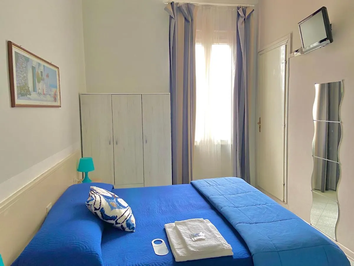Hotel La Perla Marina di Massa 0*,