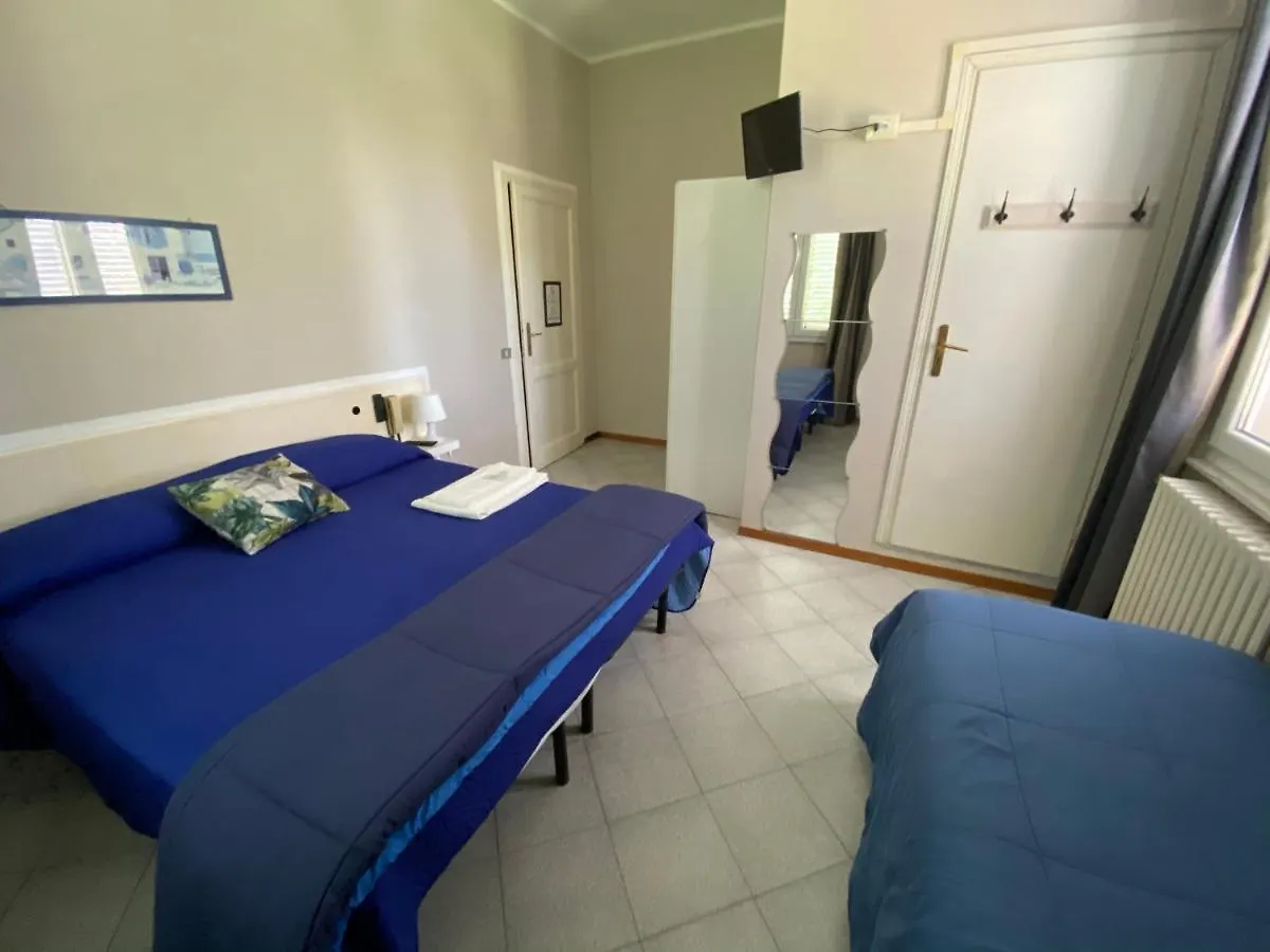 Hotel La Perla Marina di Massa 0*,